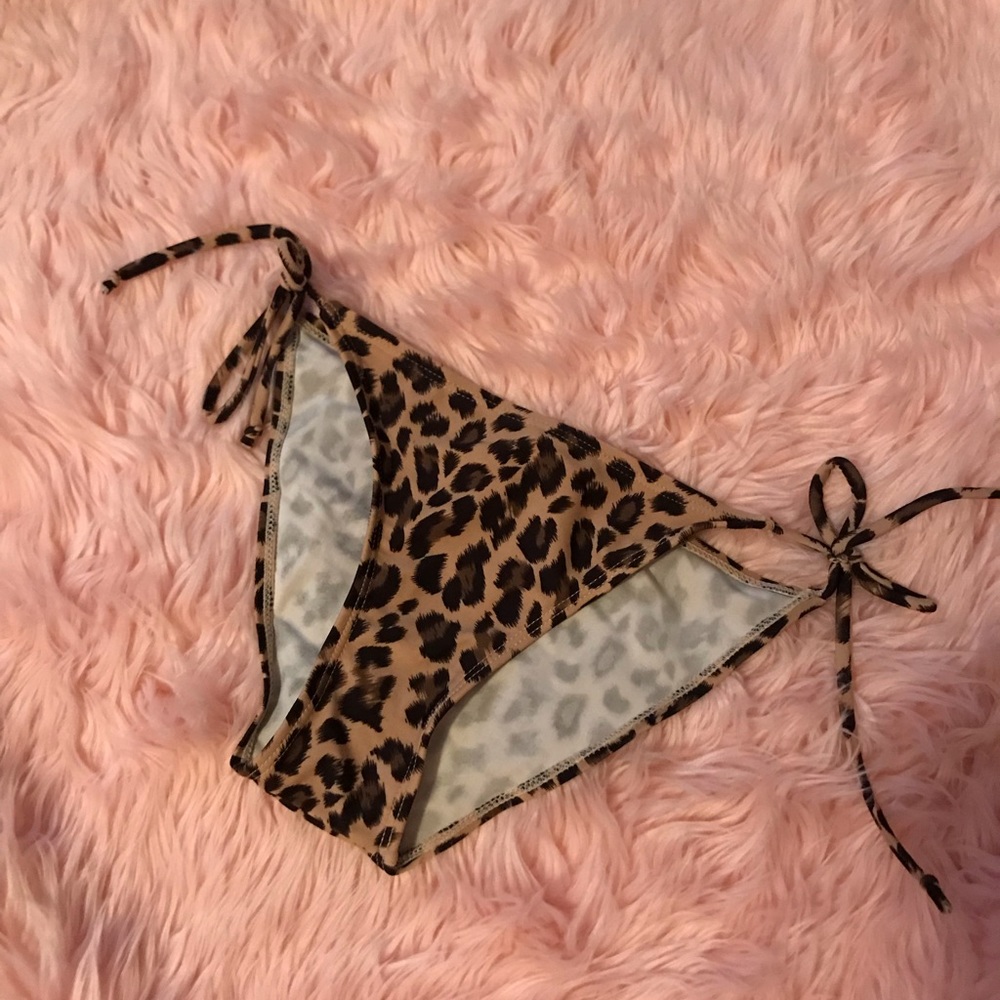 Cheetah print bathing suit bottoms!